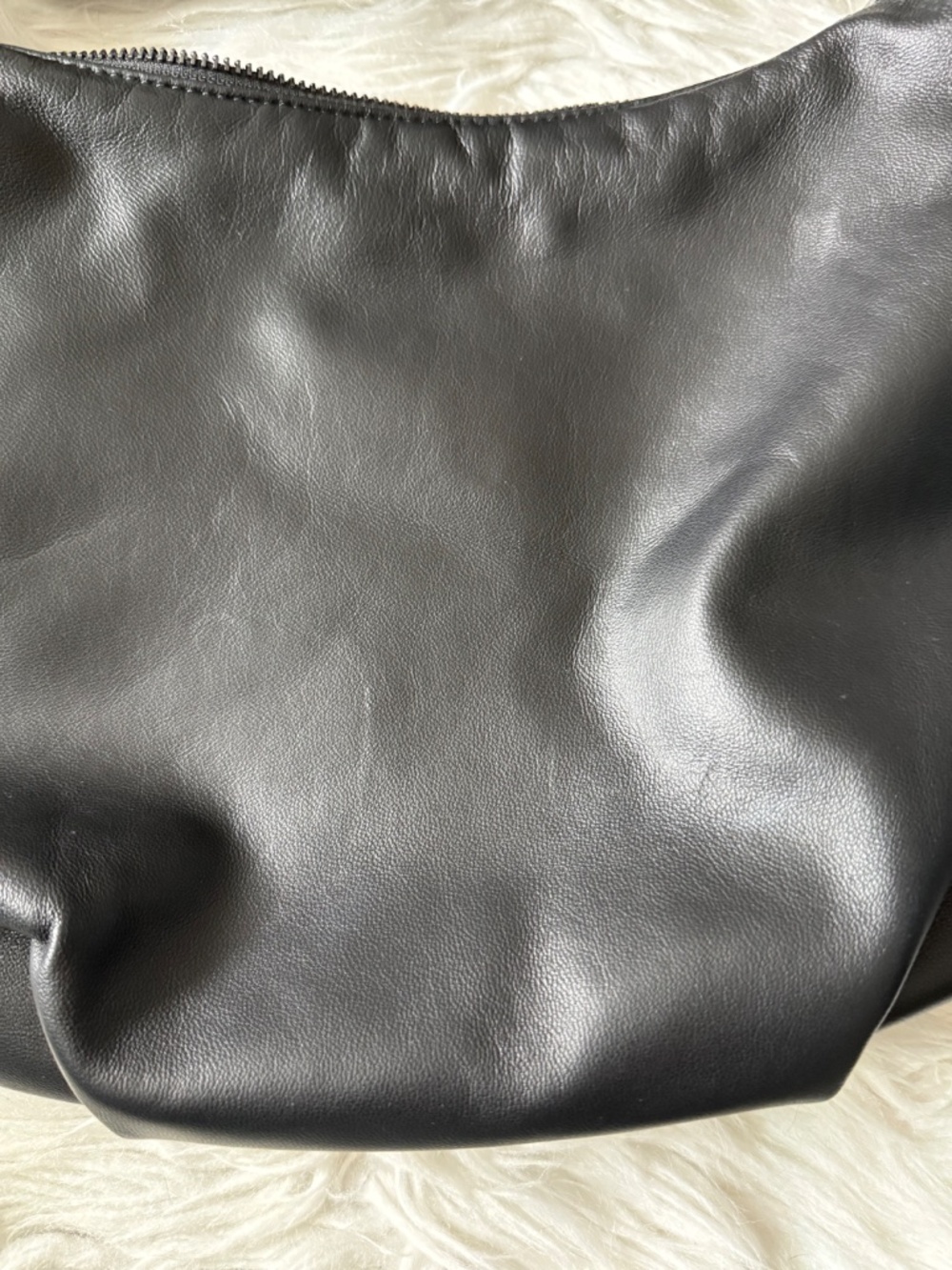Lo and Sons Aoyama Leather Crescent Crossbody Bag - Picture 3 of 6